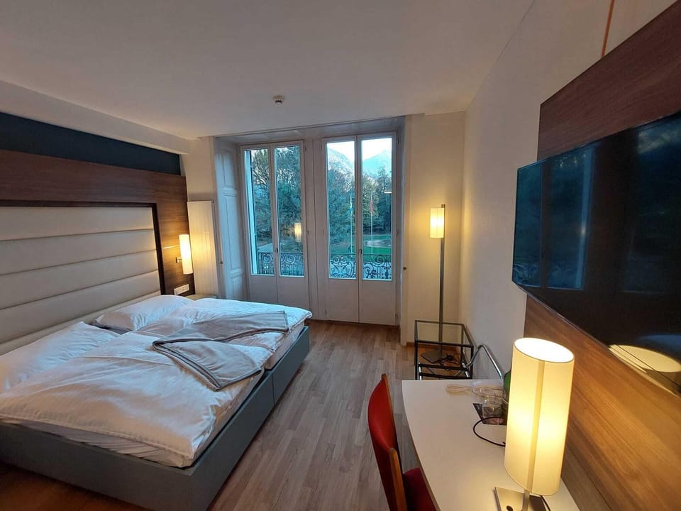 Panoramic Twin Room | In-room safe, desk, laptop workspace, blackout drapes