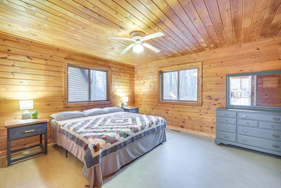 Bedroom 1 | 1st Floor | King Bed | Linens Provided | En-Suite Bathroom