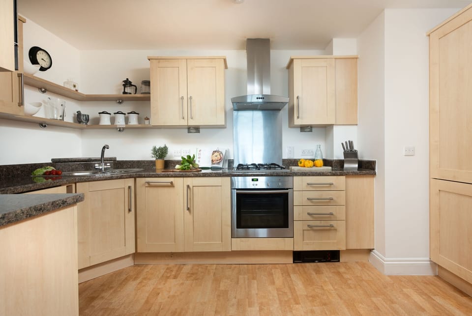 Kitchen with oven, hob, slim dishwasher, coffee machine, washer/dryer,  kettle and toaster - 10 Bredon Court