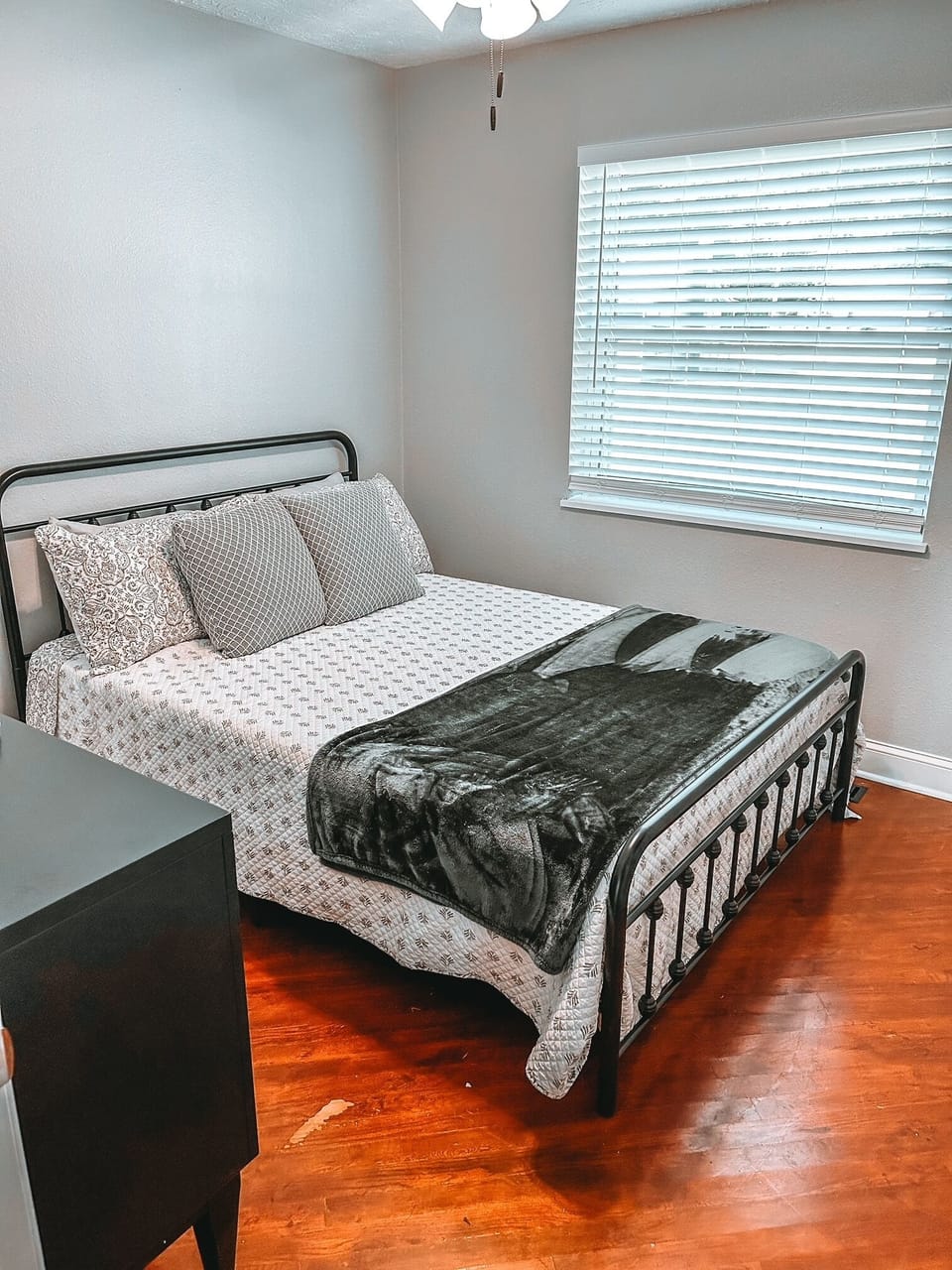Queen Bedroom 3
