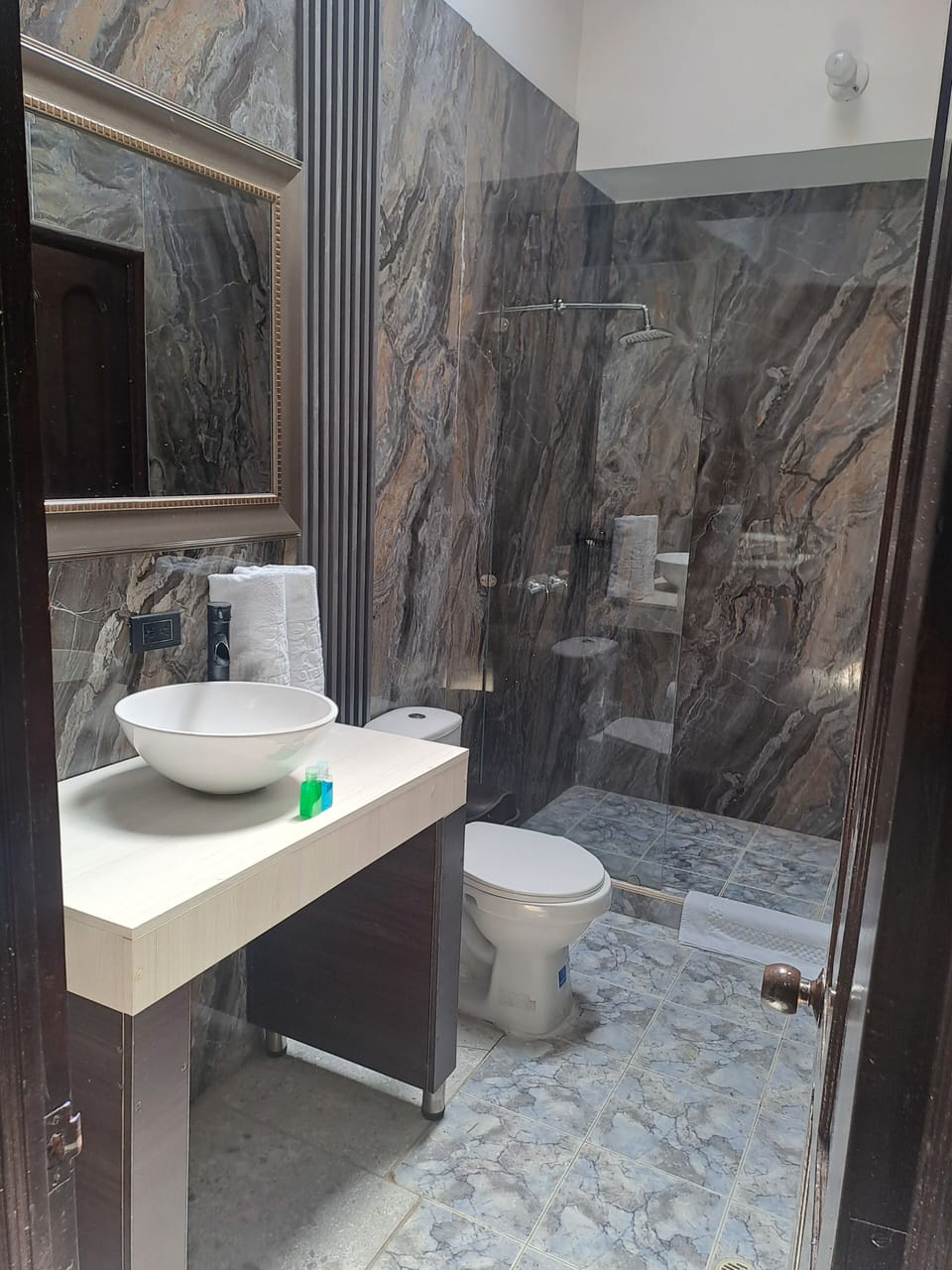 Family Room | Bathroom | Shower, rainfall showerhead, towels