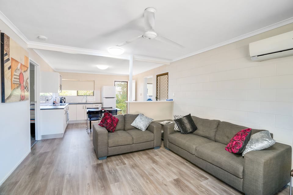 Family Apartment, 2 Bedrooms | 2 bedrooms, blackout drapes, iron/ironing board, WiFi (free)