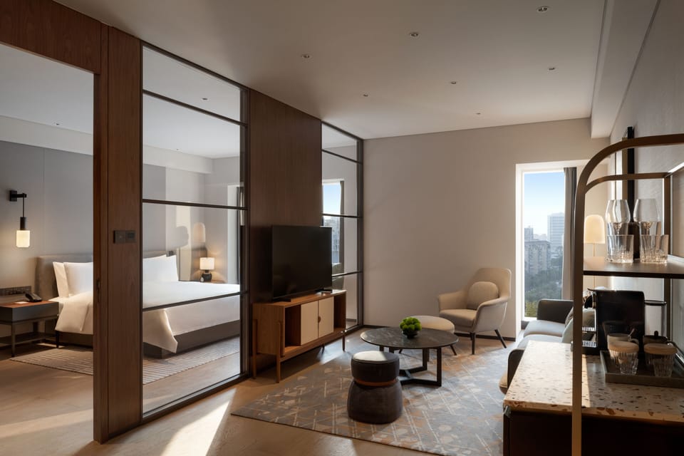 Deluxe Suite | Premium bedding, down comforters, Select Comfort beds, minibar