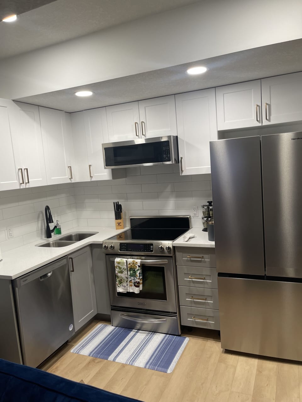 Full kitchen