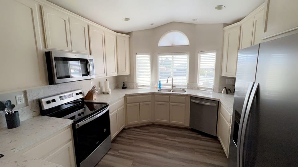 Large Kitchen with all new appliances