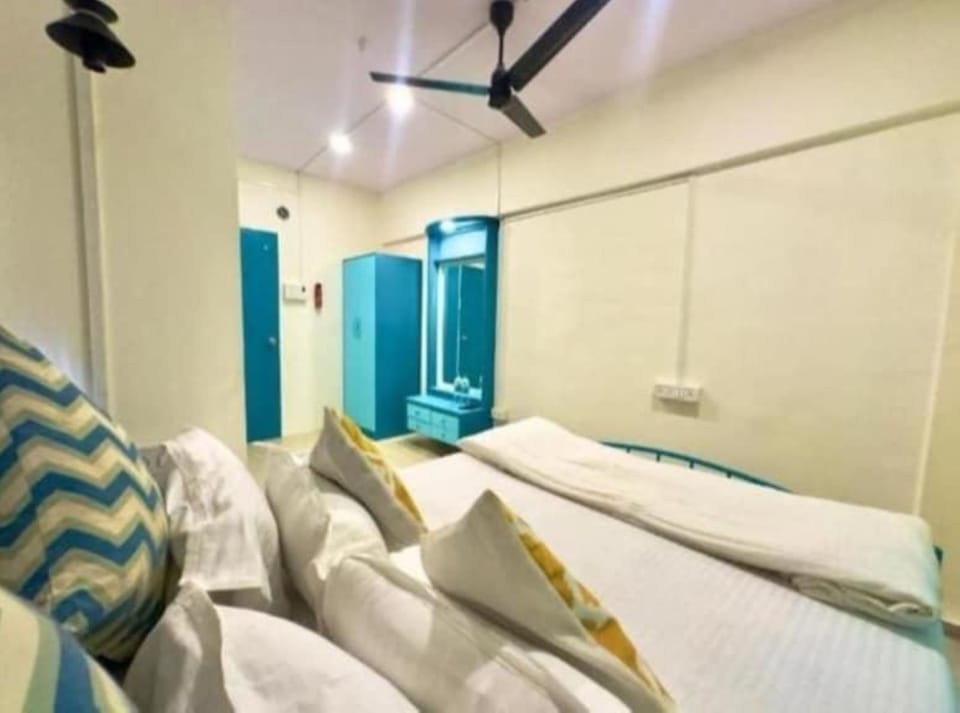 Premium Private Room (Shared Kitchen & Lounge) | Premium bedding, iron/ironing board, free WiFi, bed sheets