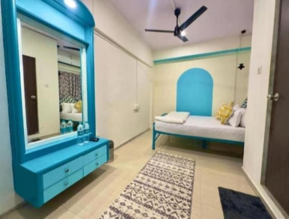 Premium Private Room (Shared Kitchen & Lounge) | Premium bedding, iron/ironing board, free WiFi, bed sheets