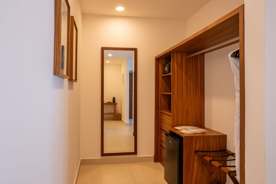 Presidential Suite | Bathroom | Shower, hair dryer, bathrobes, slippers