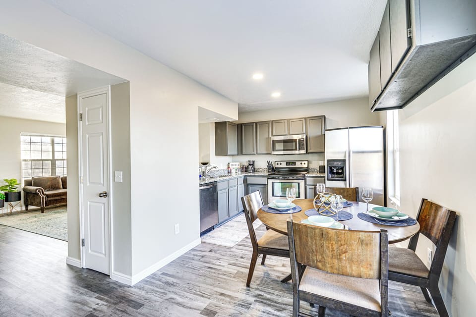 House (5 Bedrooms) | Interior