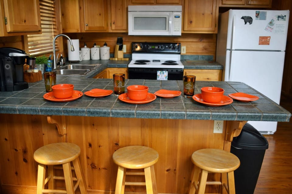 Fully stocked kitchen!