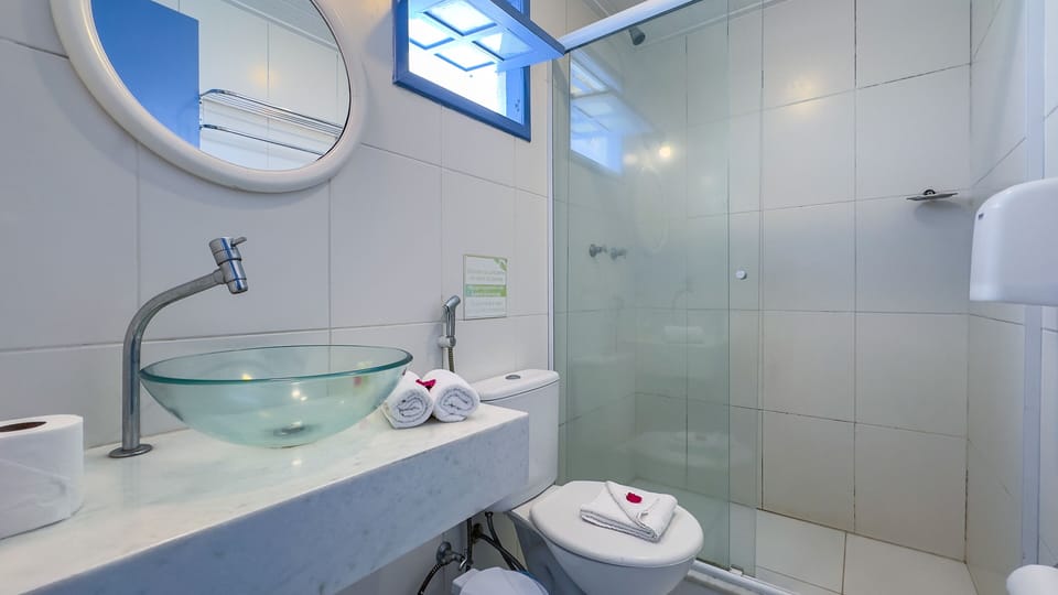 Standard Triple Room | Bathroom | Shower, free toiletries, towels, soap