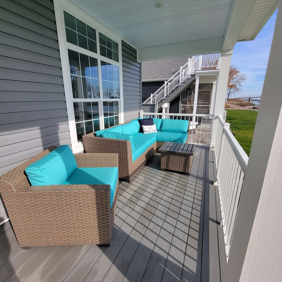 Comfortable sectional seating.