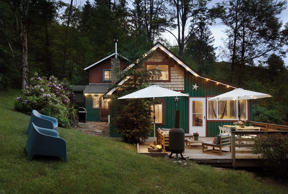 Take in the epic views while enjoying your sunset dinner. #phoenicia #woodstock