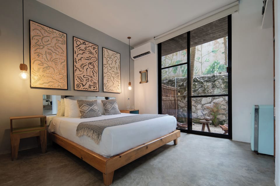 Double Room | Down comforters, in-room safe, individually decorated