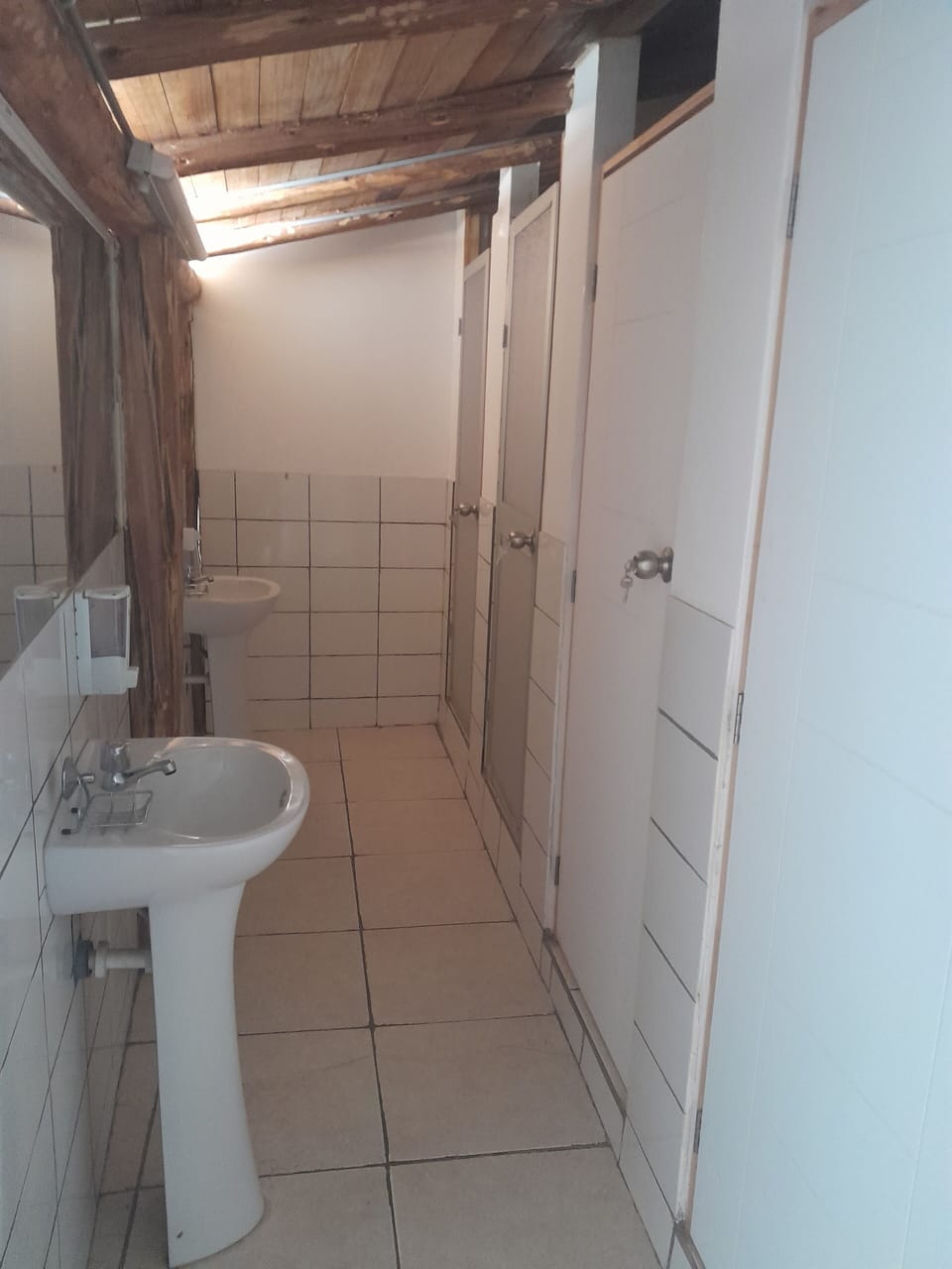 Basic Room | Bathroom
