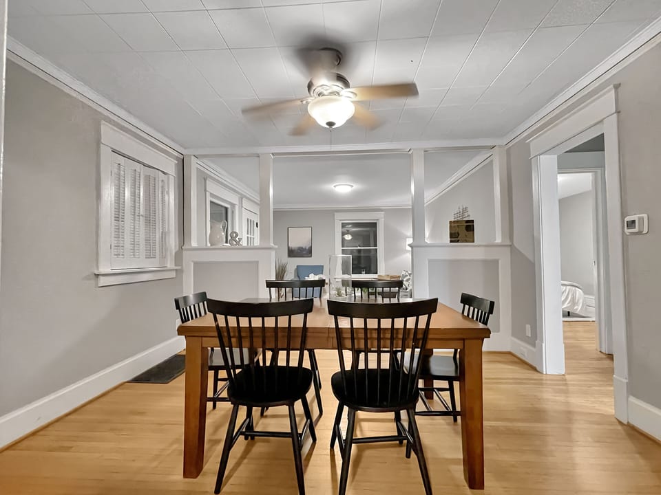 6 seats in the Dining Area with Ceiling fan