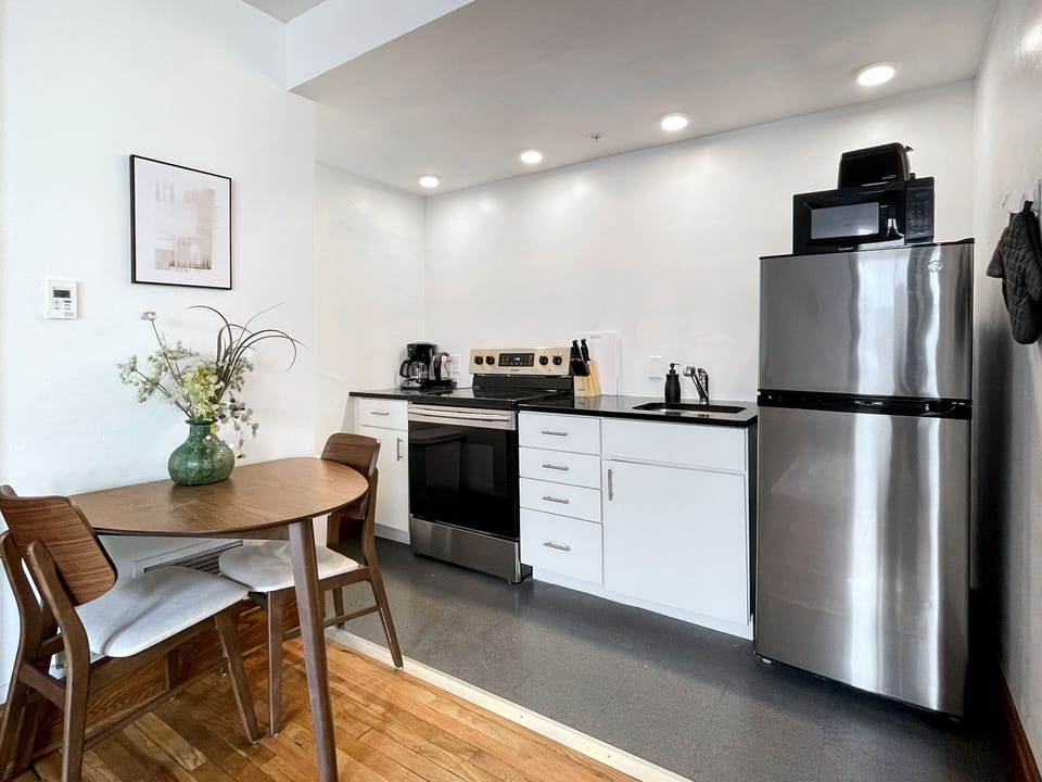 Full kitchen