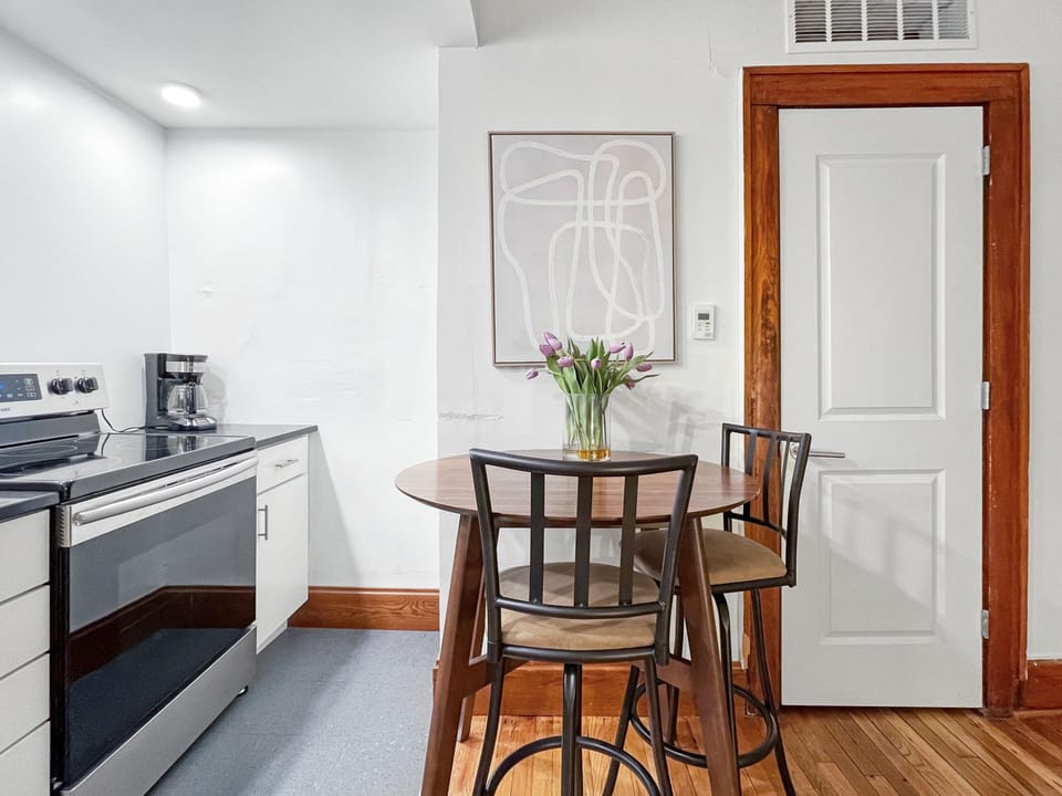 Super Cute Dining table perfect for couple 