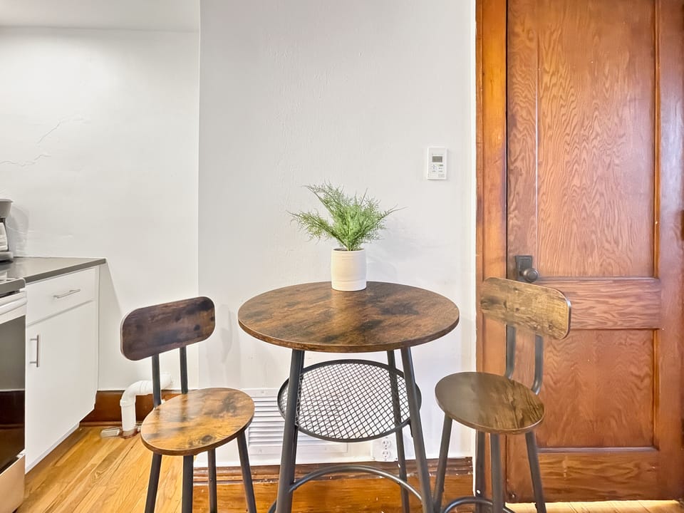 Dining Area perfect for couple 