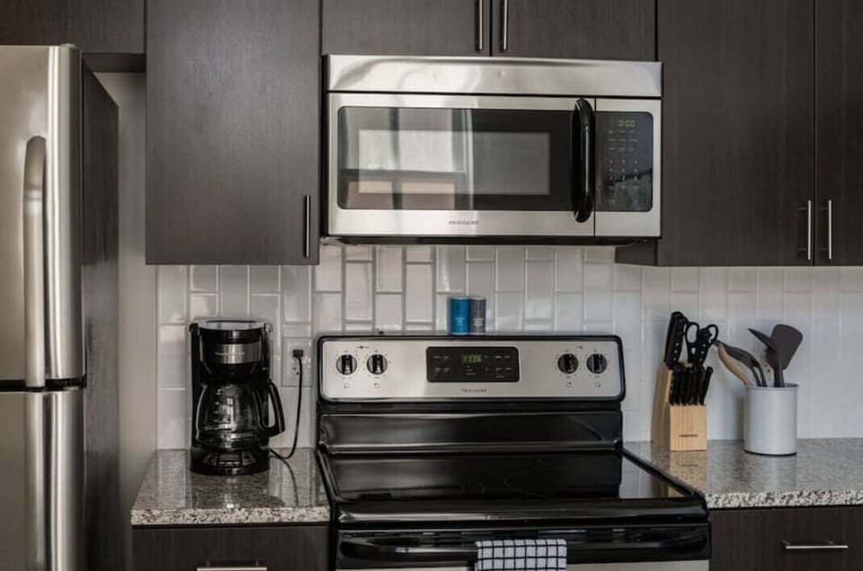 Full kitchen