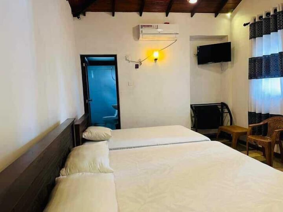 Family Triple Room | Desk, laptop workspace, free WiFi, bed sheets