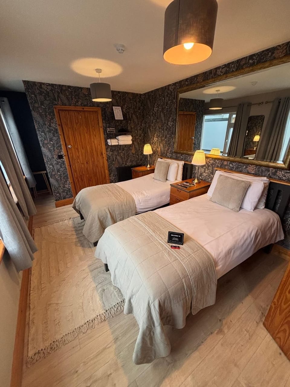 Traditional Twin Room, Ensuite | Iron/ironing board, bed sheets