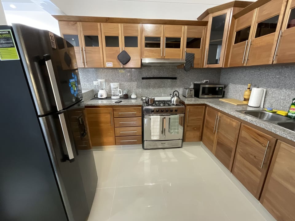 Full kitchen