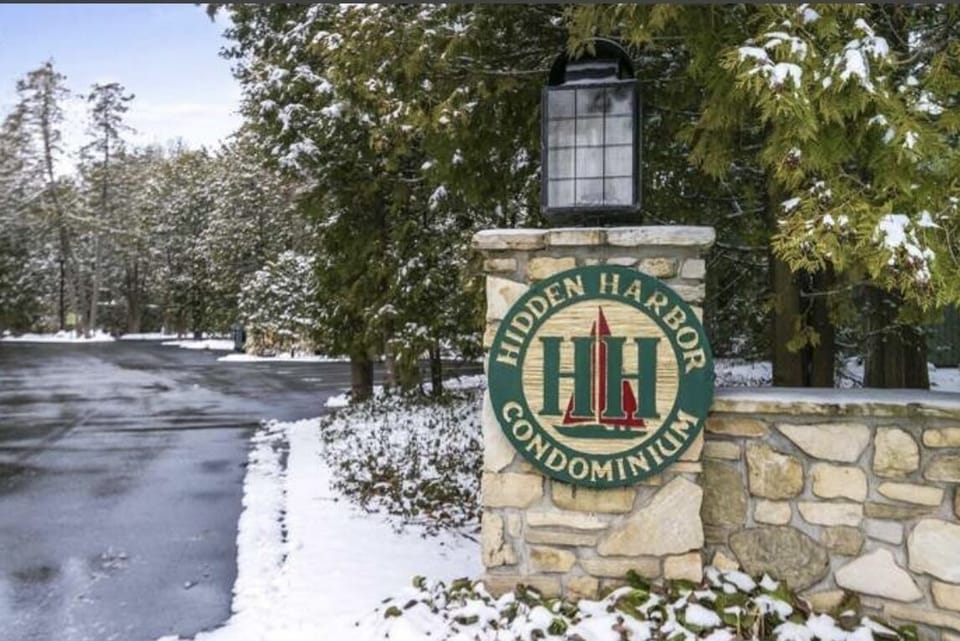 Hidden Harbor Condominium