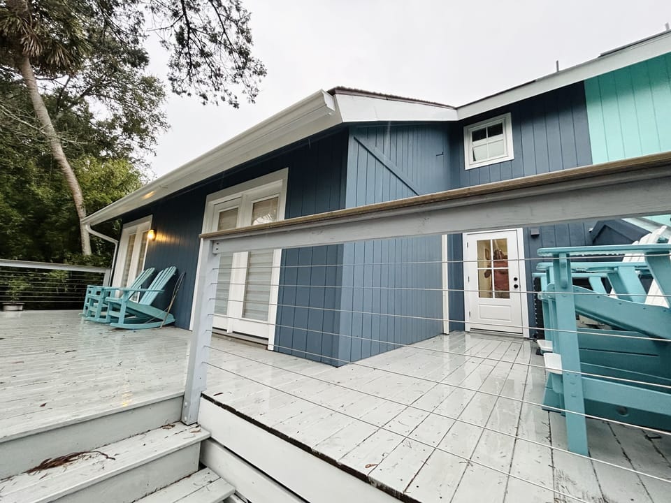Back porch, 2 bedrooms and kitchen has access to it
