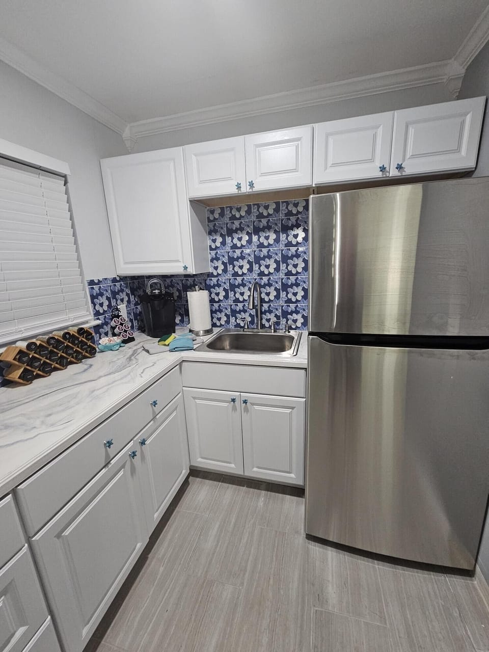 This full kitchen has all brand new stainless appliances!