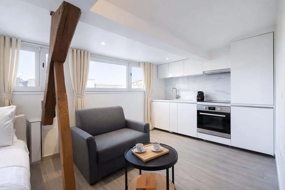 A fully refurbished and decorated studio