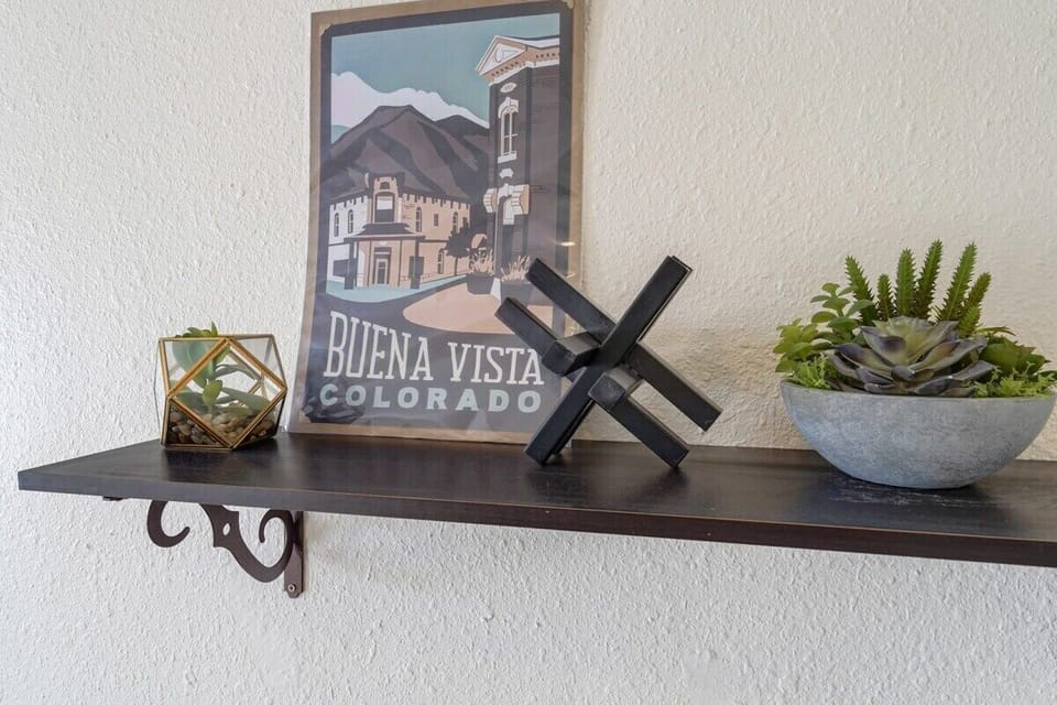 Enjoy the stunning Buena Vista and majestic mountains all around!