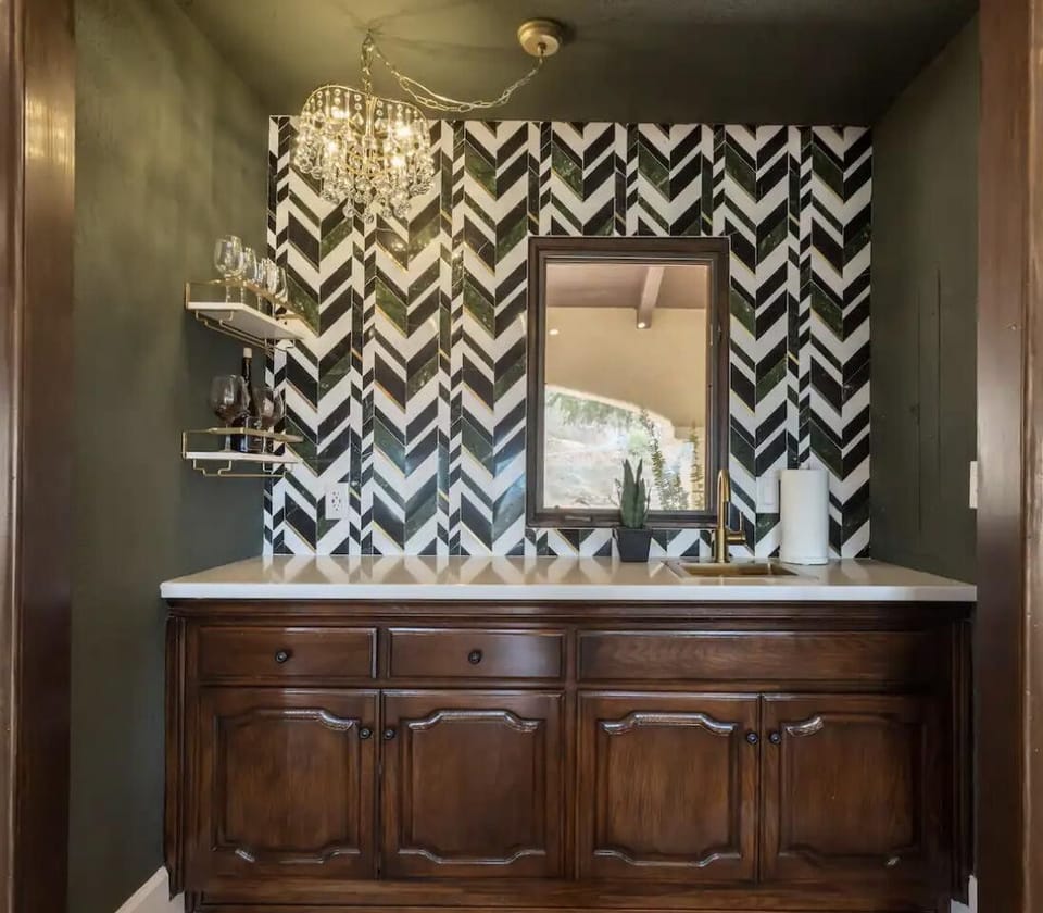 Powder room.
