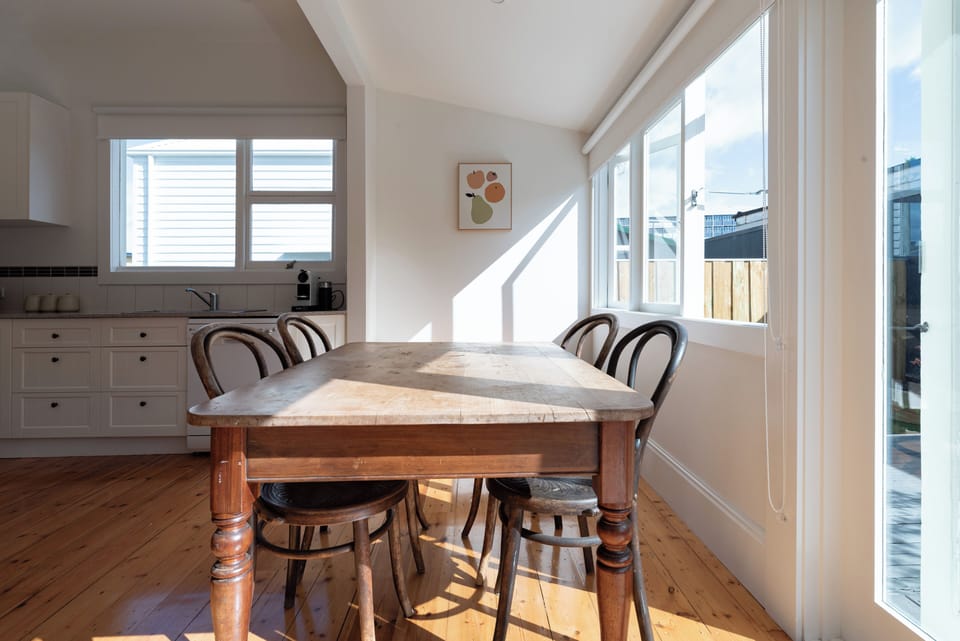4-seater dining suite