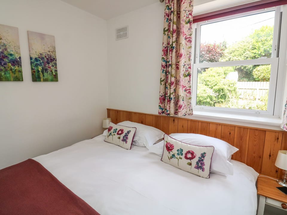 2 bedrooms, individually decorated, individually furnished, free WiFi
