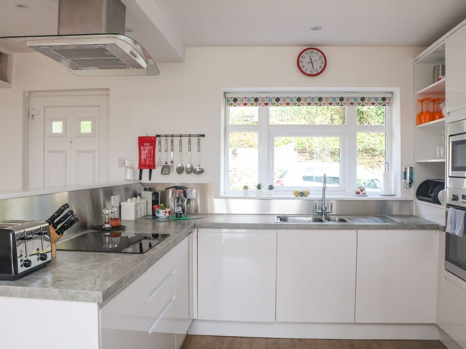 Dishwasher, cookware/dishes/utensils
