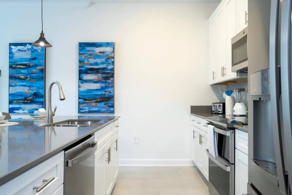 House | 4 bedrooms, desk, iron/ironing board, Internet