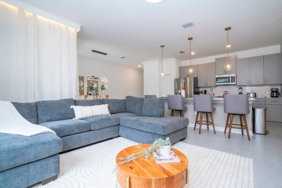 House | 4 bedrooms, desk, iron/ironing board, Internet