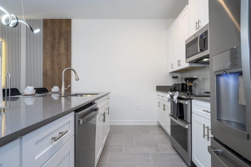 House | 4 bedrooms, desk, iron/ironing board, Internet