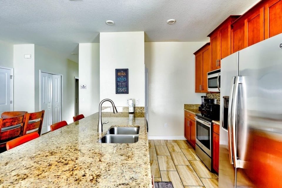 Townhome, 5 Bedrooms | Private kitchen