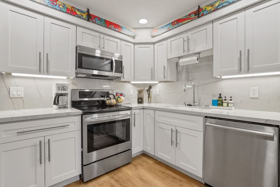 Condo, 2 Bedrooms | Private kitchen | Fridge, oven