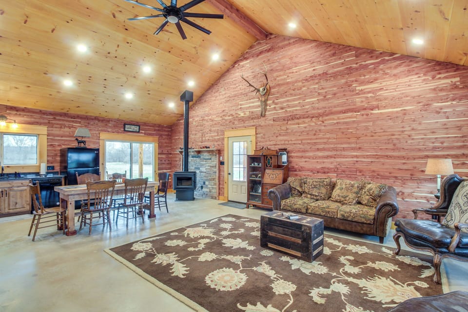 House (2 Bedrooms) | Interior