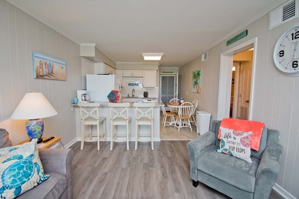 Kitchen / Dining