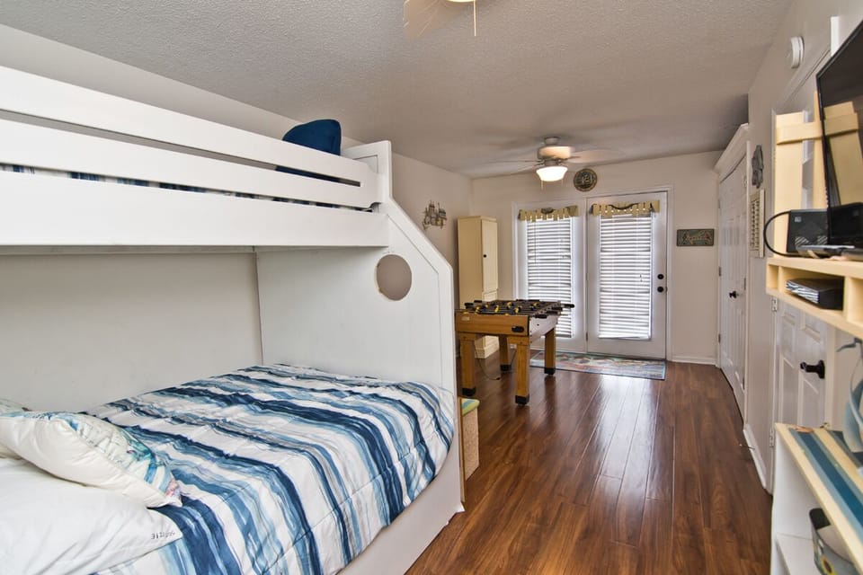 Ground Level Bedroom with Double /Twin Bunk
