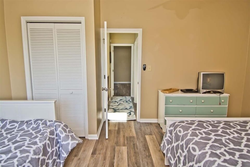 Bedroom with Queen and Daybed