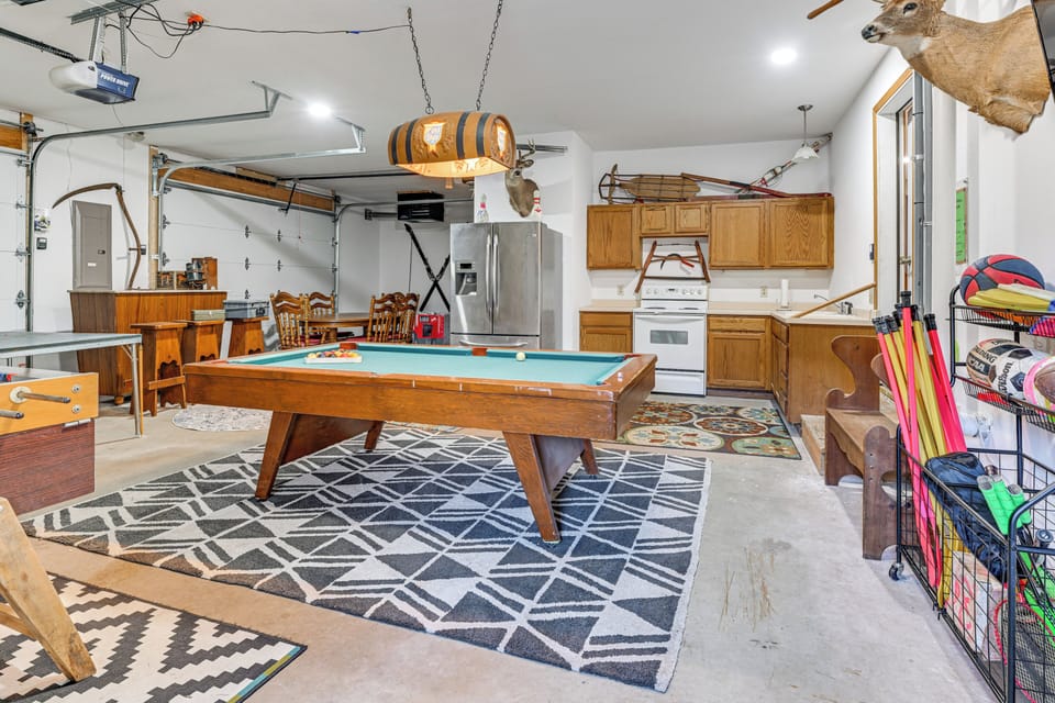 House (5 Bedrooms) | Interior