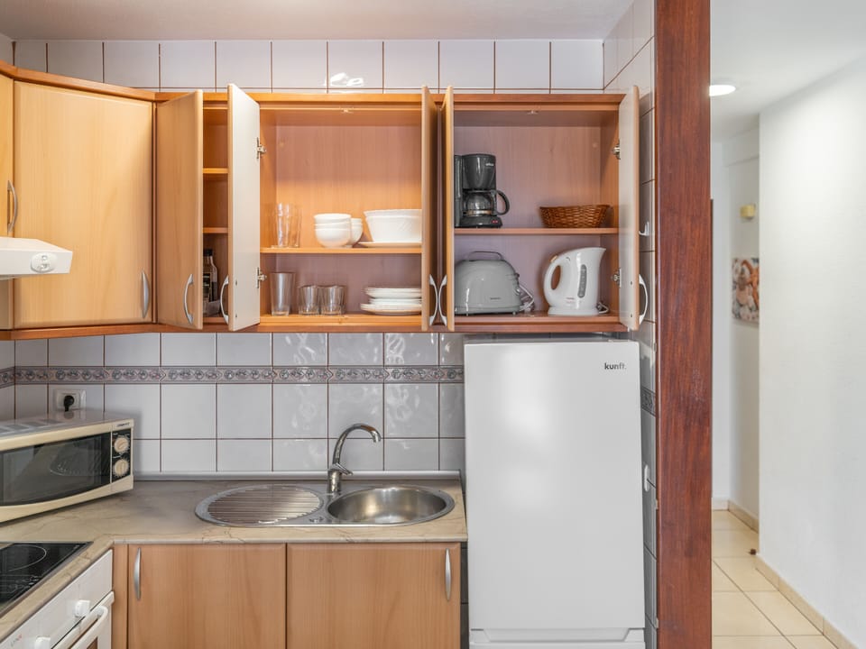 Have coffee! Want to cook a good little Spanish dish! The kitchen is yours.
