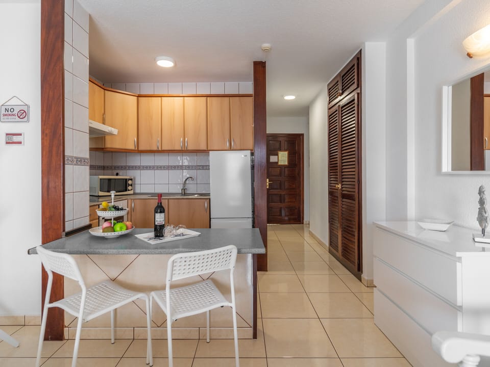 The nicely decorated kitchen is spacious. Ideal for simmering dishes!
