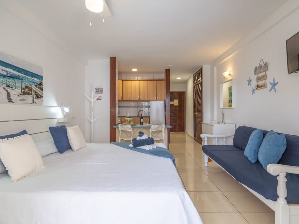 Travel light, all household linen is available.
