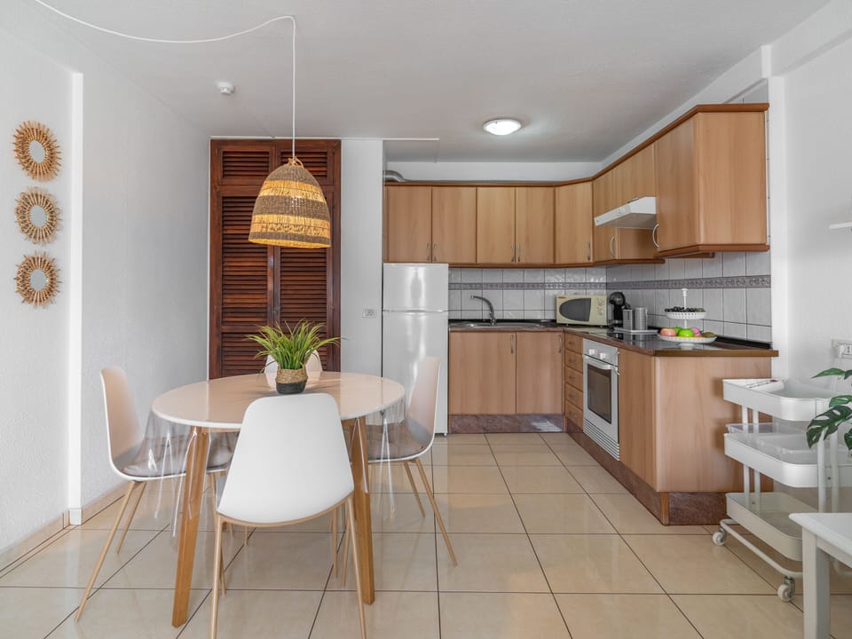 Have coffee! Want to cook a good little Spanish dish! The kitchen is yours.